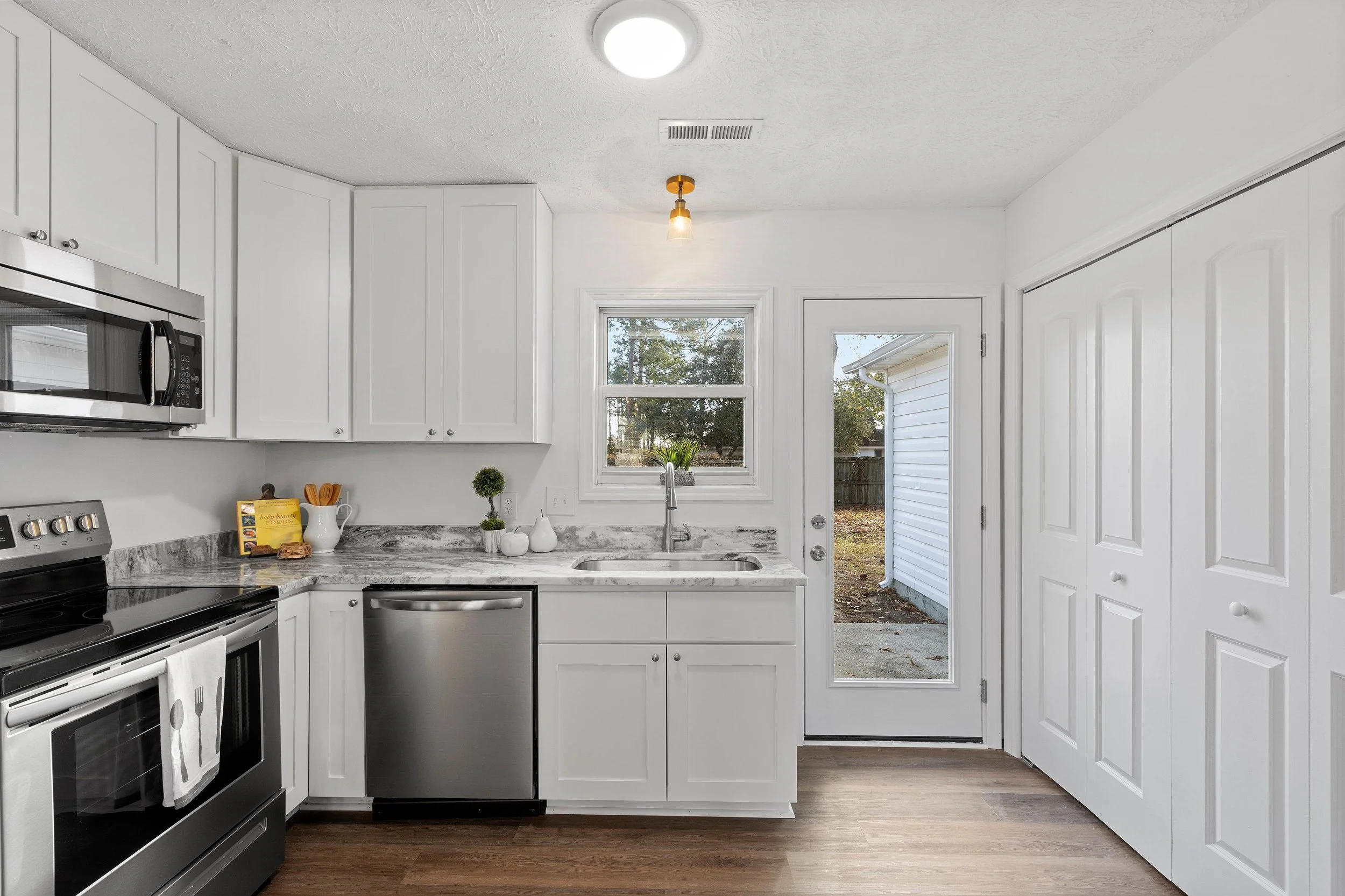 Kitchen Staging by Mickler & Co. Wilmington, NC.jpg