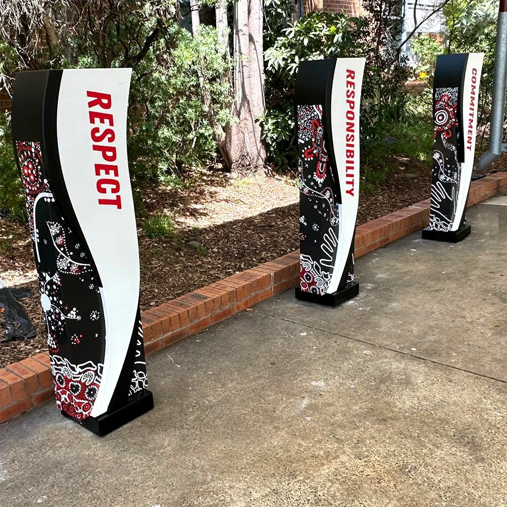 albion-park-high-school-totem-signs-standard-danthonia.jpg