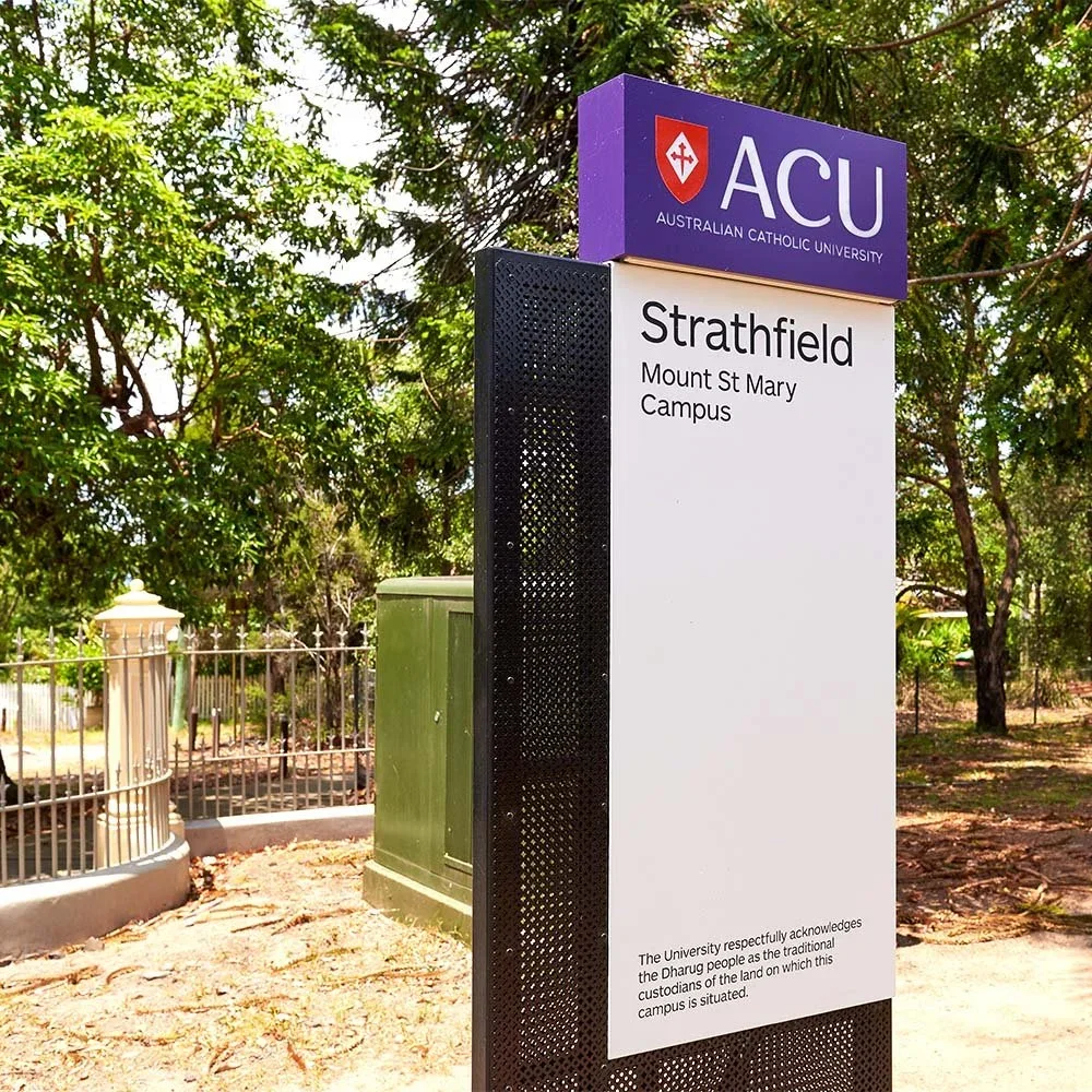 acu-strathfield-entrance-blade-sign.webp