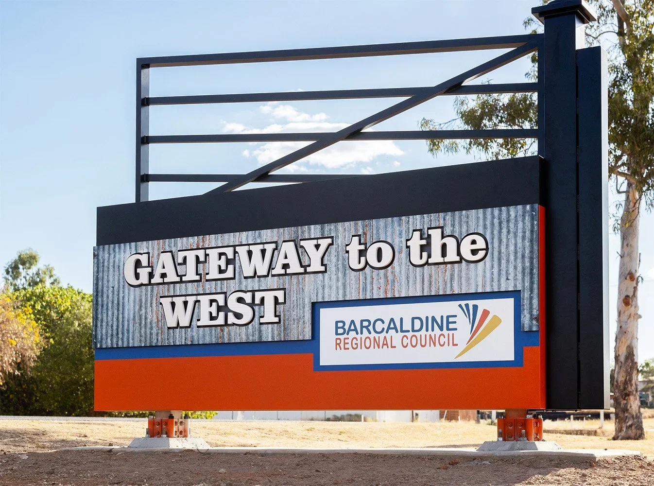 barcaldine-regional-council-alpha-gateway-to-the-west-highway-sign.webp