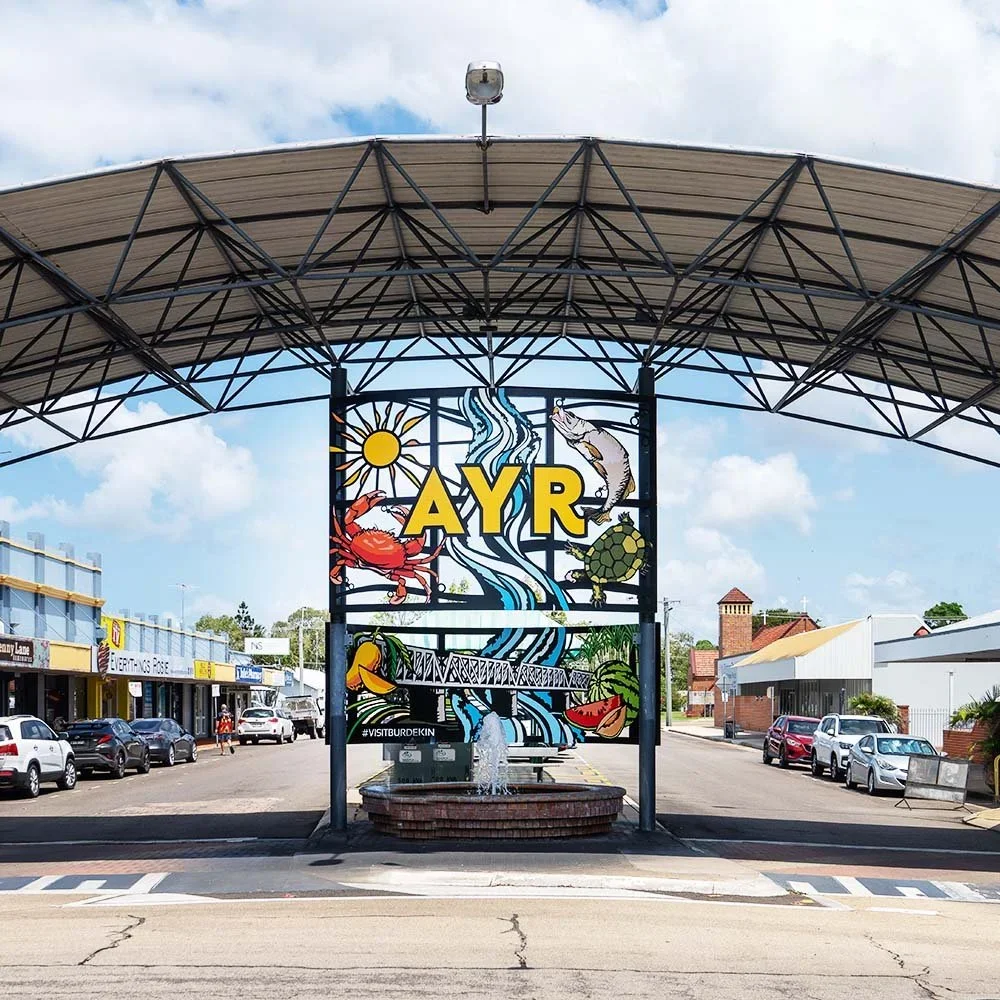 burdekin-ayr-queensland-tourism-town-centre-fountain-sign.webp