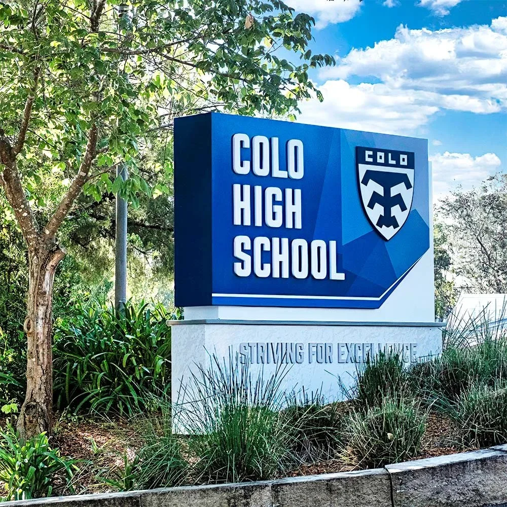colo-high-school-monolith-entry-way-signage.webp