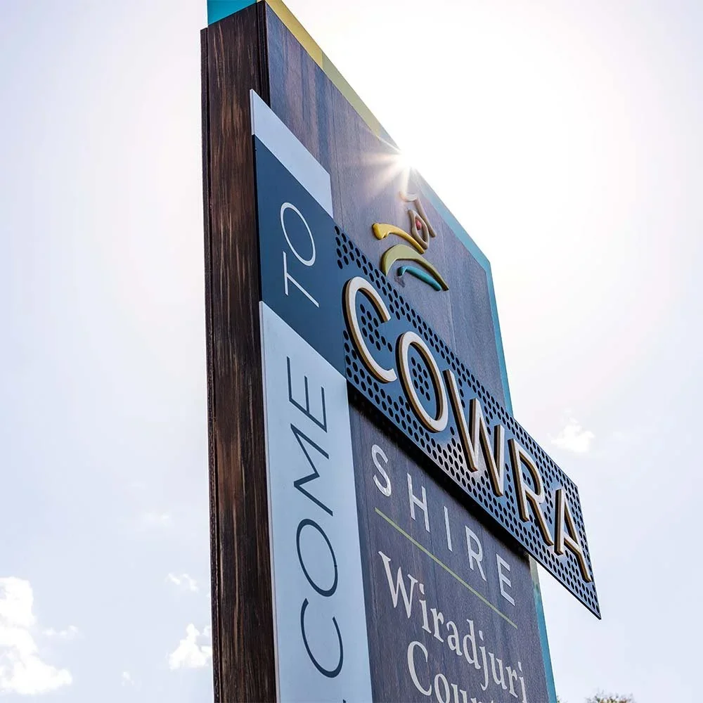 cowra-council-entrance-pylon-highway-signage.webp