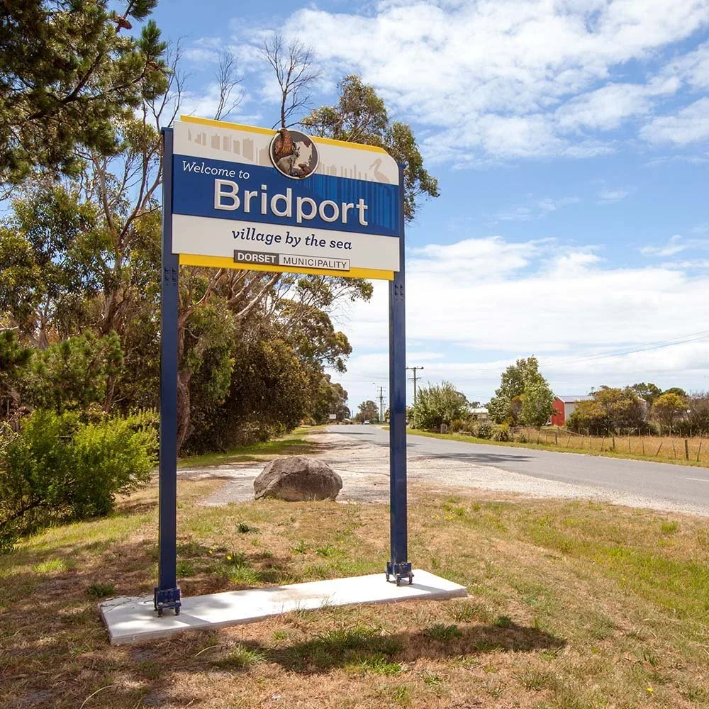dorset-town-entrance-signage-frangible.webp