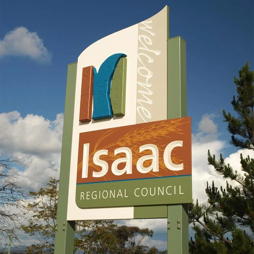 isaac-regional-council-breaksafe-pole-highway-signage.webp