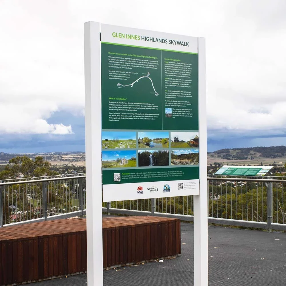 glen-innes-highlands-lookout-map-and-interpretive-signs.webp
