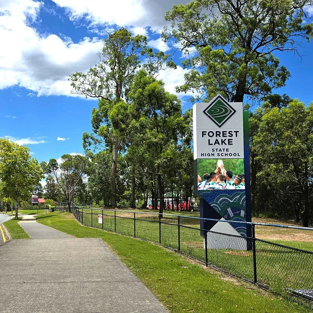 forest-lakes-state-high-school-digital-signage.webp