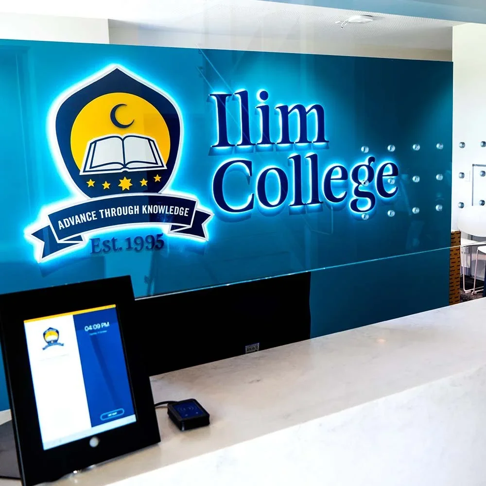 ilim-college-doveton-campus-administration-wall-sign-illuminated.webp