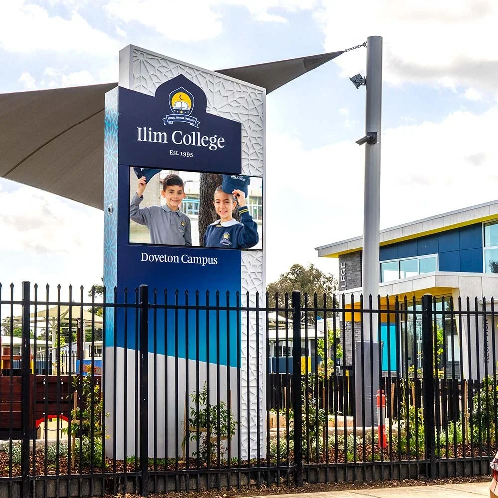 ilim-college-doveton-campus-led-sign-pylon-melbourne.webp