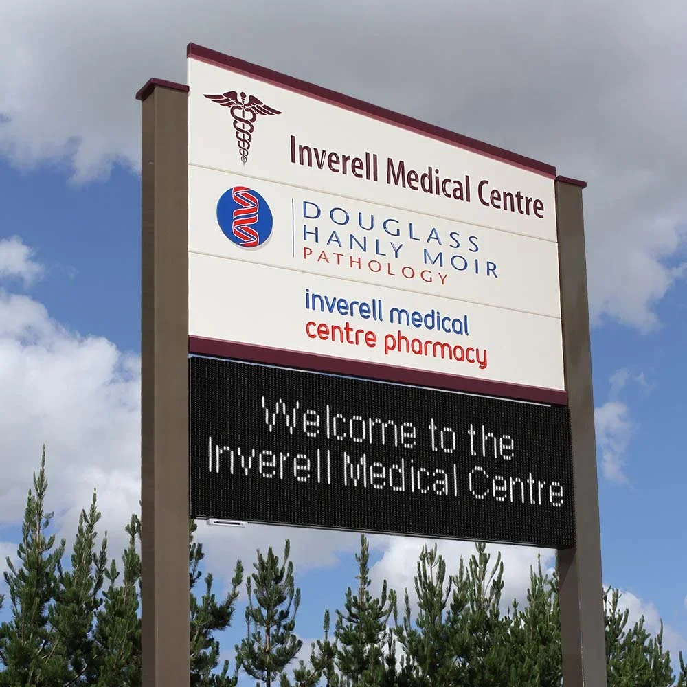 inverell-medical-centre-electronic-two-pole-sign.webp