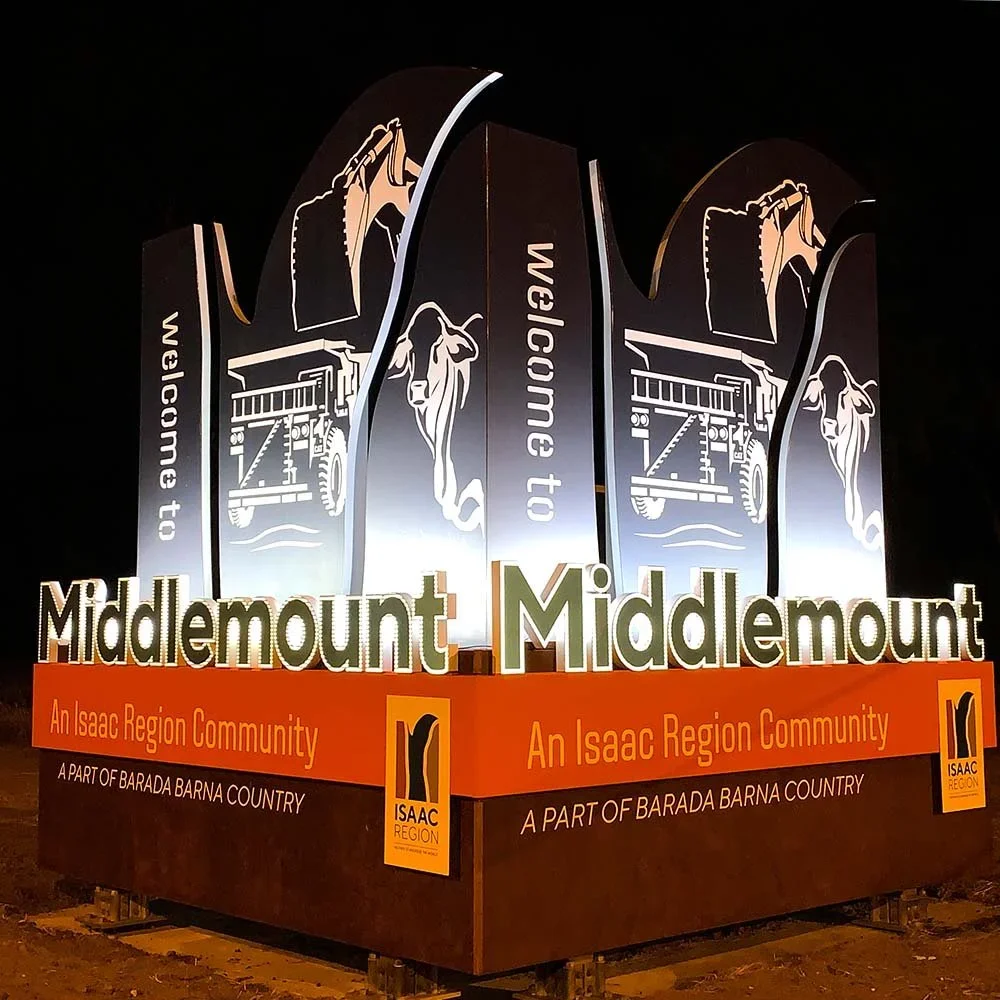 isaac-regional-council-middlemount-entry-sign-solar-power.webp