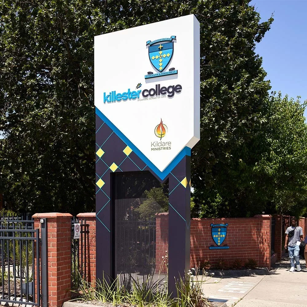 killester-college-entrance-monument-signage.webp
