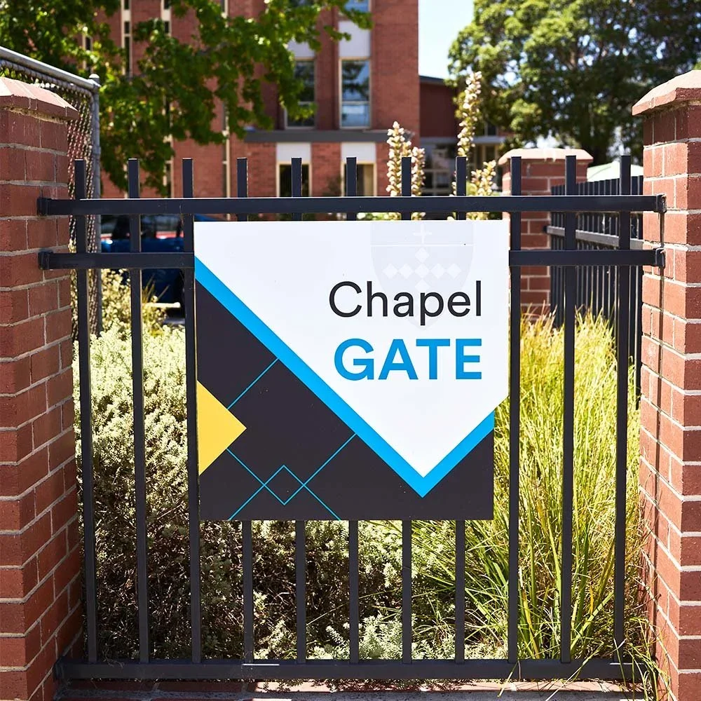 killester-college-gate-sign.webp