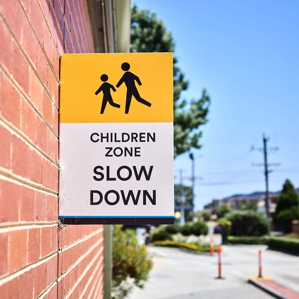 killester-college-kids-zone-traffic-blade-sign.webp