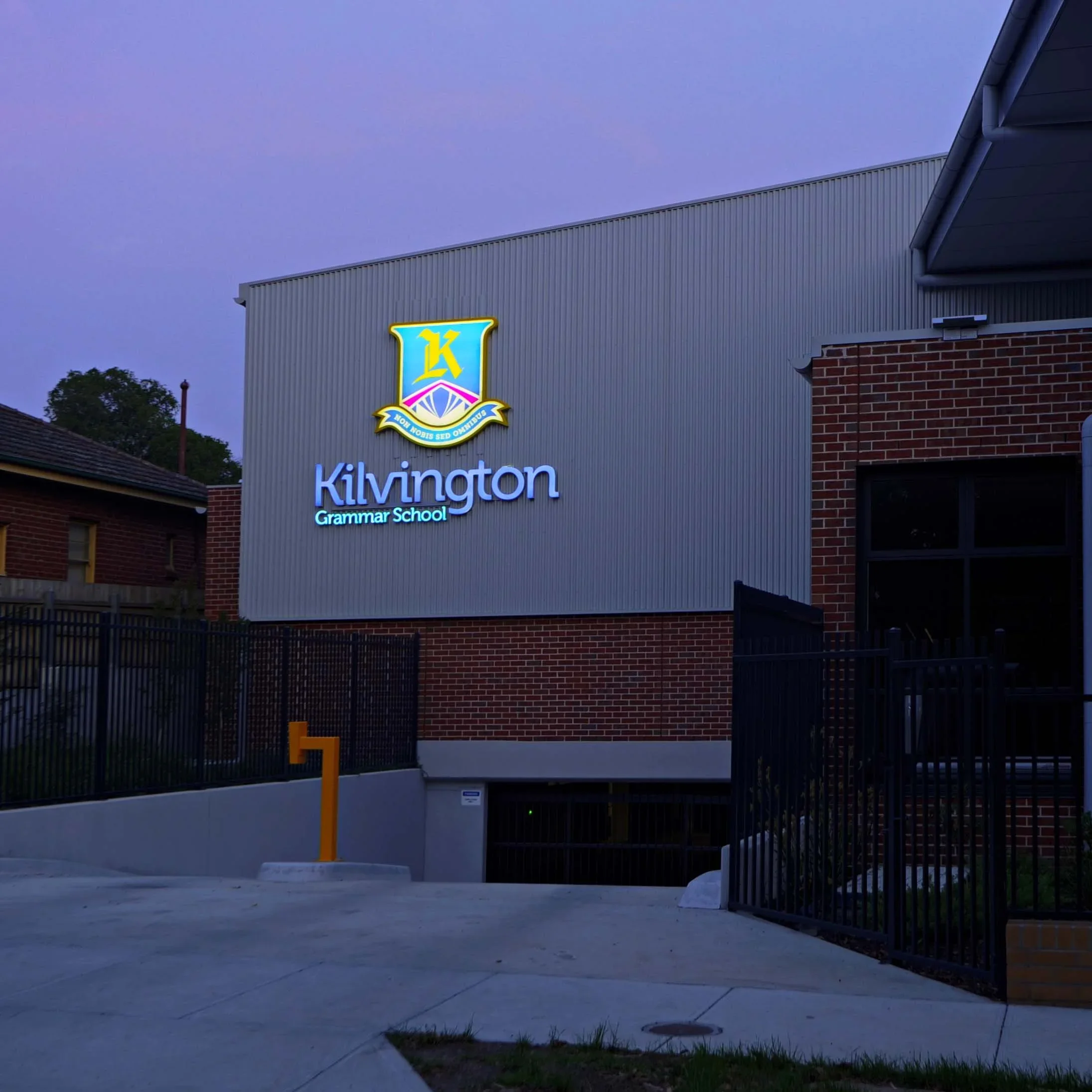 kilvington-grammar-school-wall-mounted-illuminated-light-box-crest-and-letters.webp