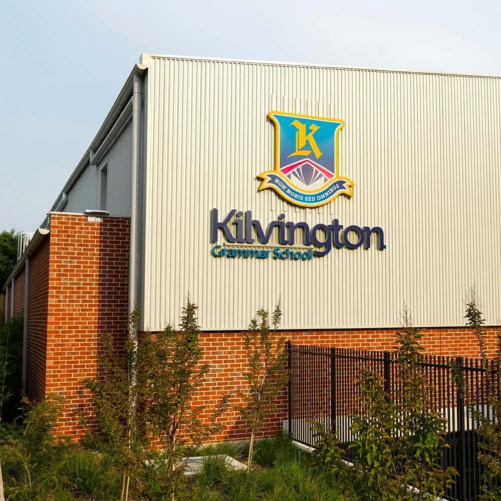 kilvington-grammar-school-wall-mounted-crest-signage.webp