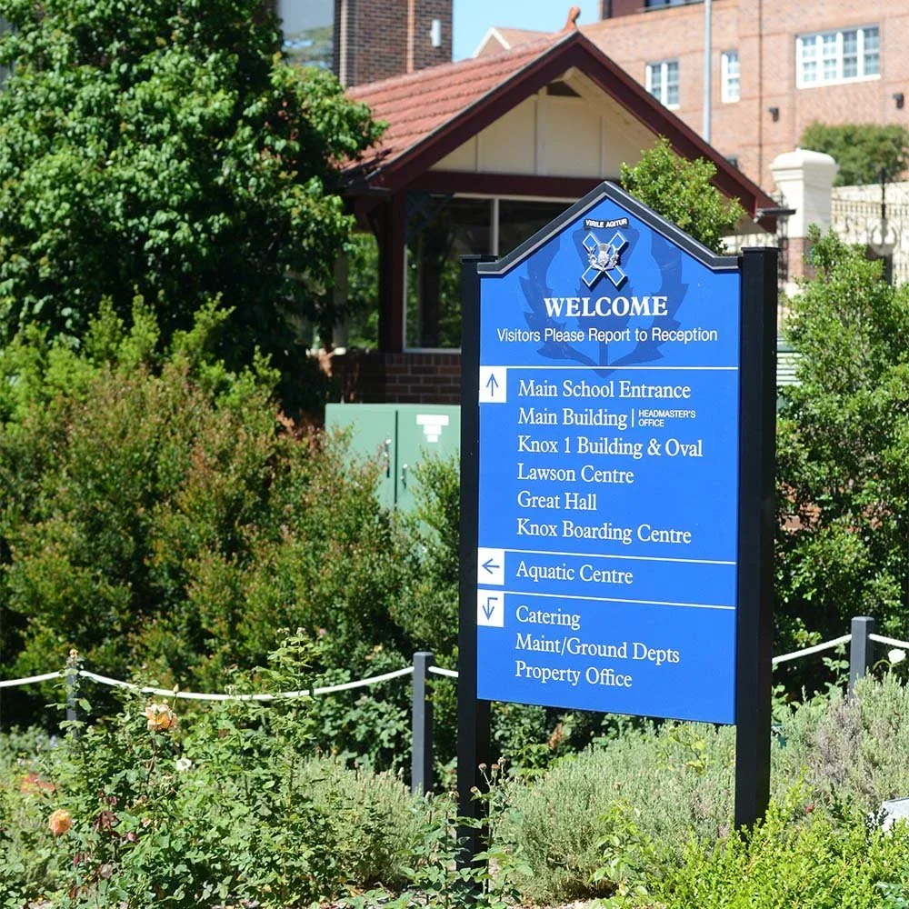 knox-grammar-school-directional-post-sign-sydney.webp