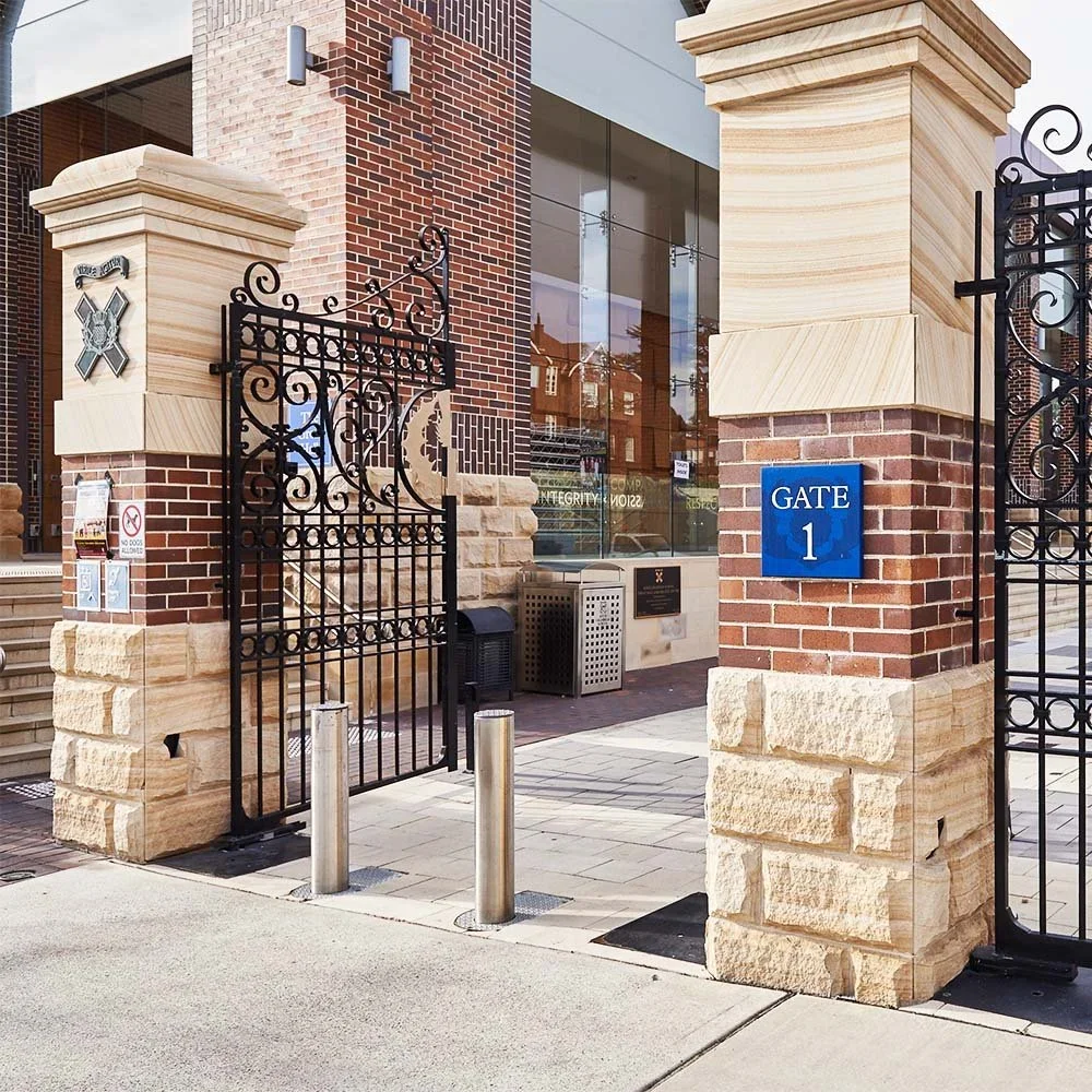 knox-grammar-school-gate-1-entrance-sign.webp