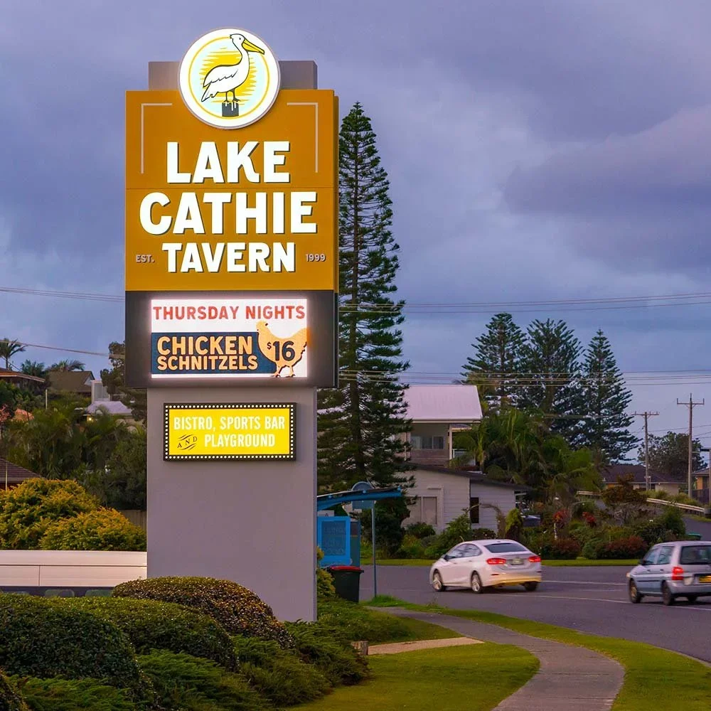 lake-cathie-tavern-electronic-pylon-club-sign-central-coast.webp