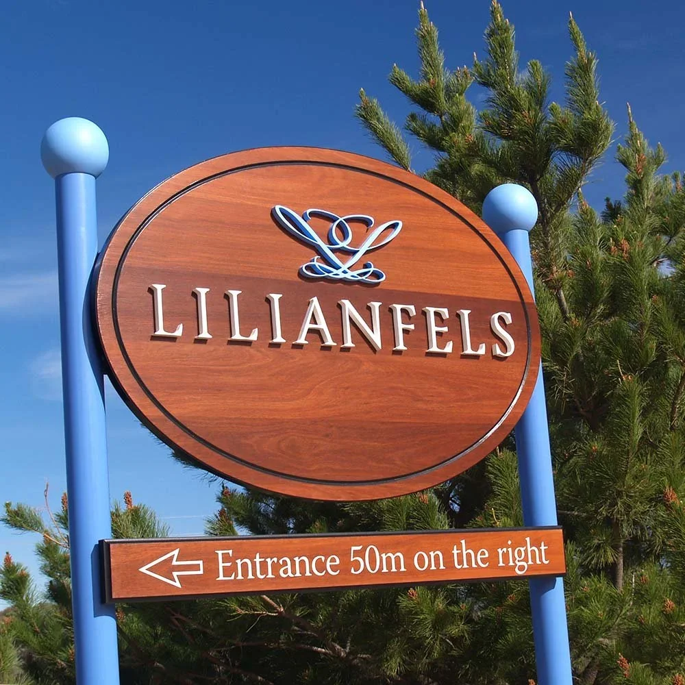 lilianfels-resort-blue-mountains-custom-hotel-sign.webp