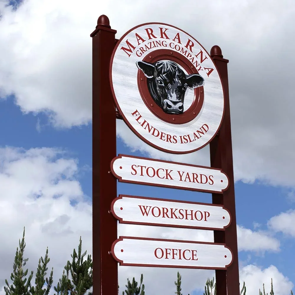 markarna-grazing-company-directional-post-sign.webp