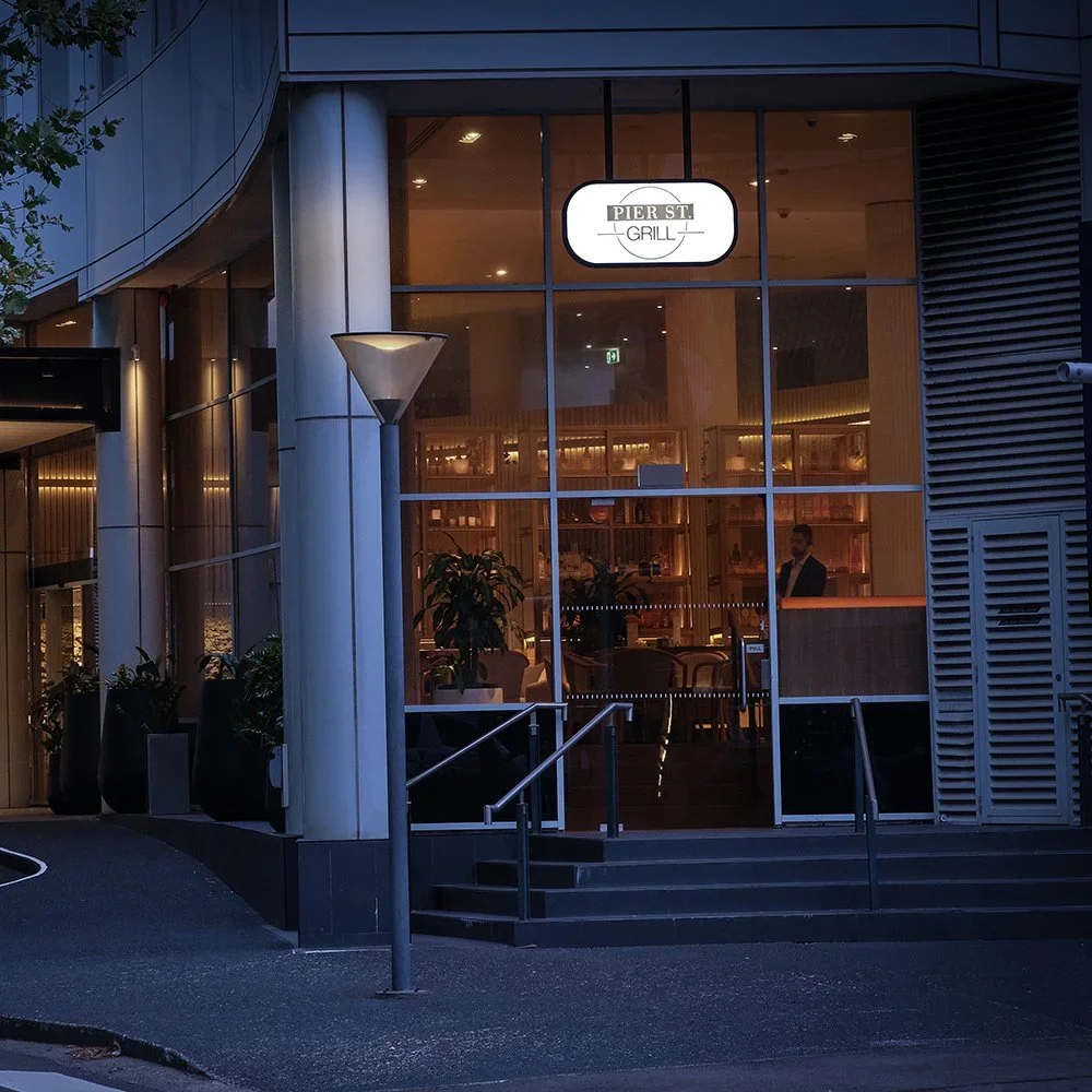 novotel-sydney-darling-square-pier-street-grill-internally-illuminated-sign.webp