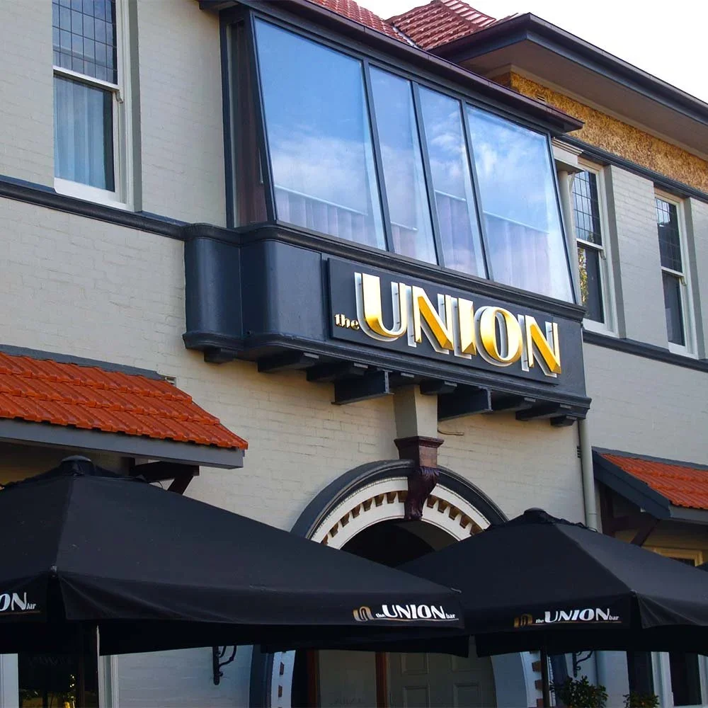 the-union-restaurant-illuminated-heritage-sign.webp