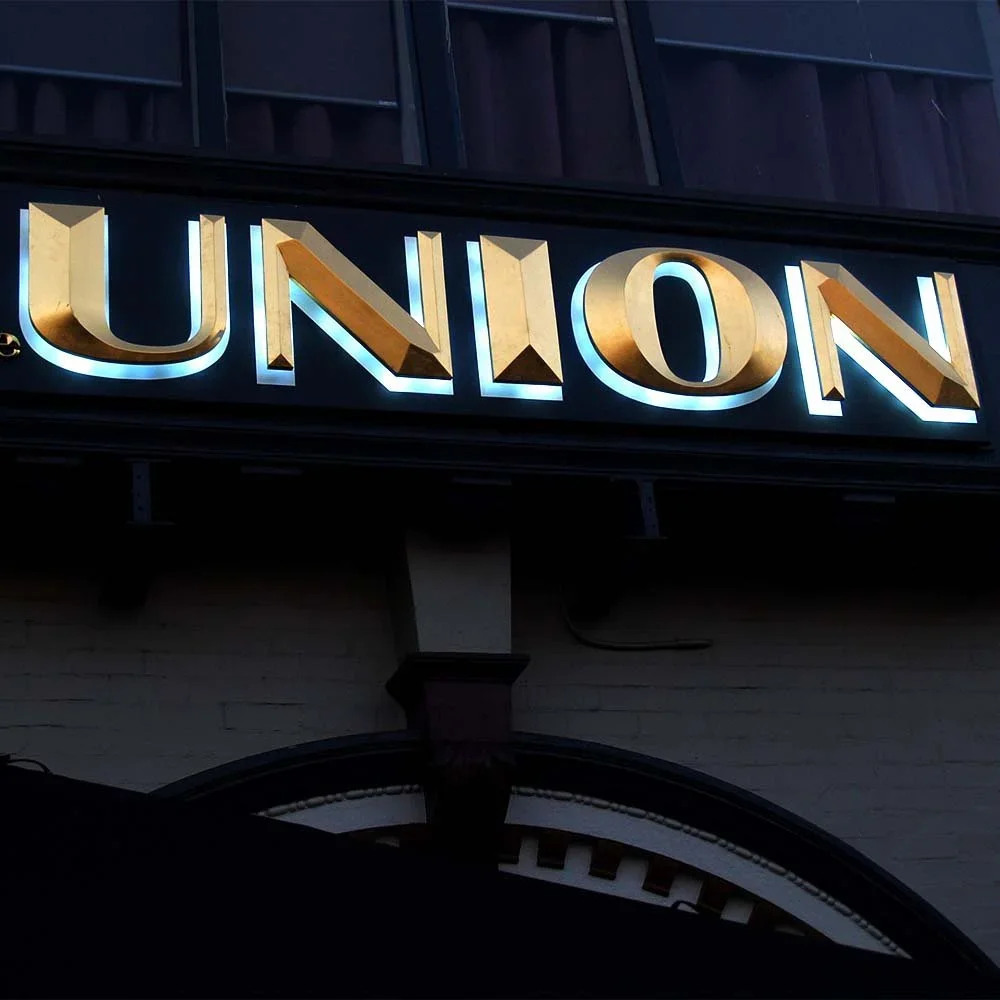 union-hotel-illuminated-pub-sign.webp