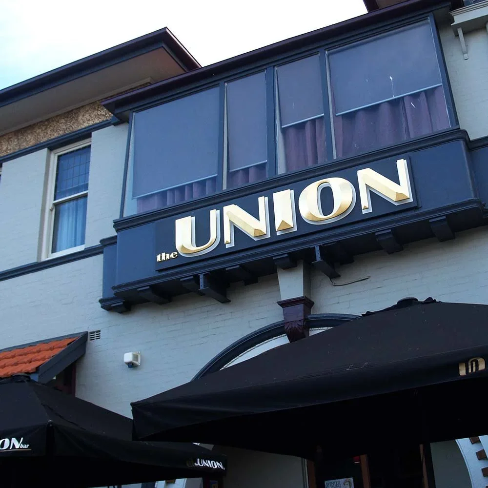 union-hotel-restaurant-pub-bar-sign.webp