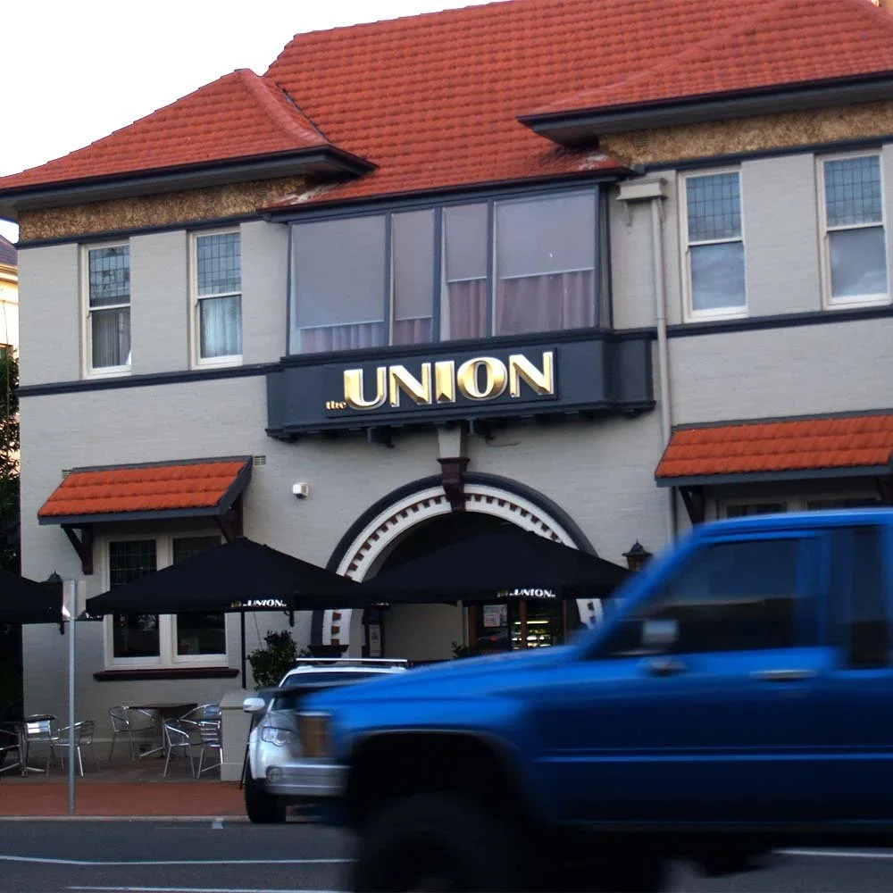 union-hotel-restaurant-sign.webp