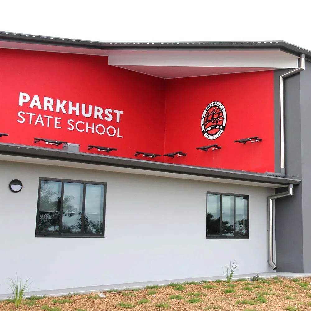 parkhurst-state-school-building-id-and-logo-signage.webp