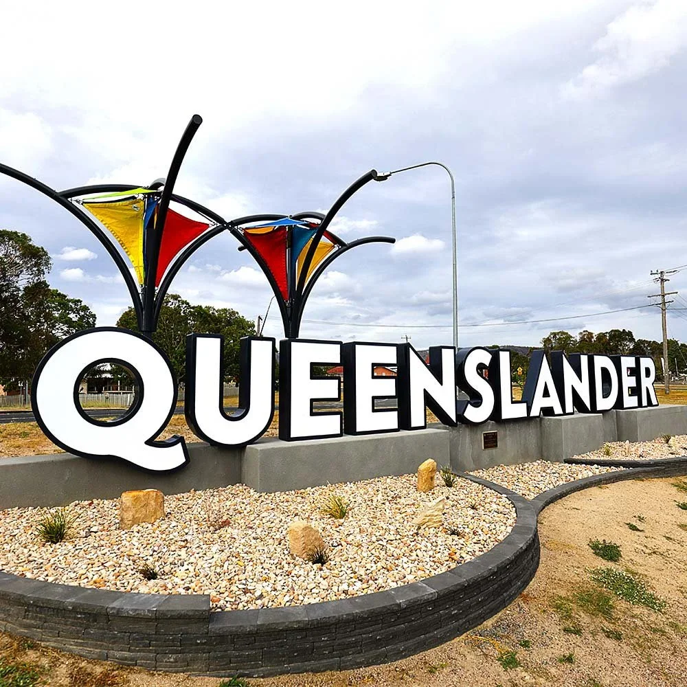queenslander-state-entry-signage.webp
