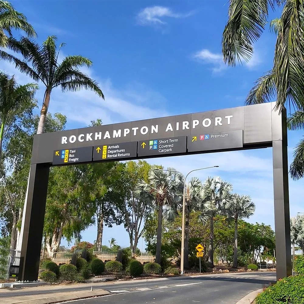 rockhampton-airport-entrance-gantry-signage.webp