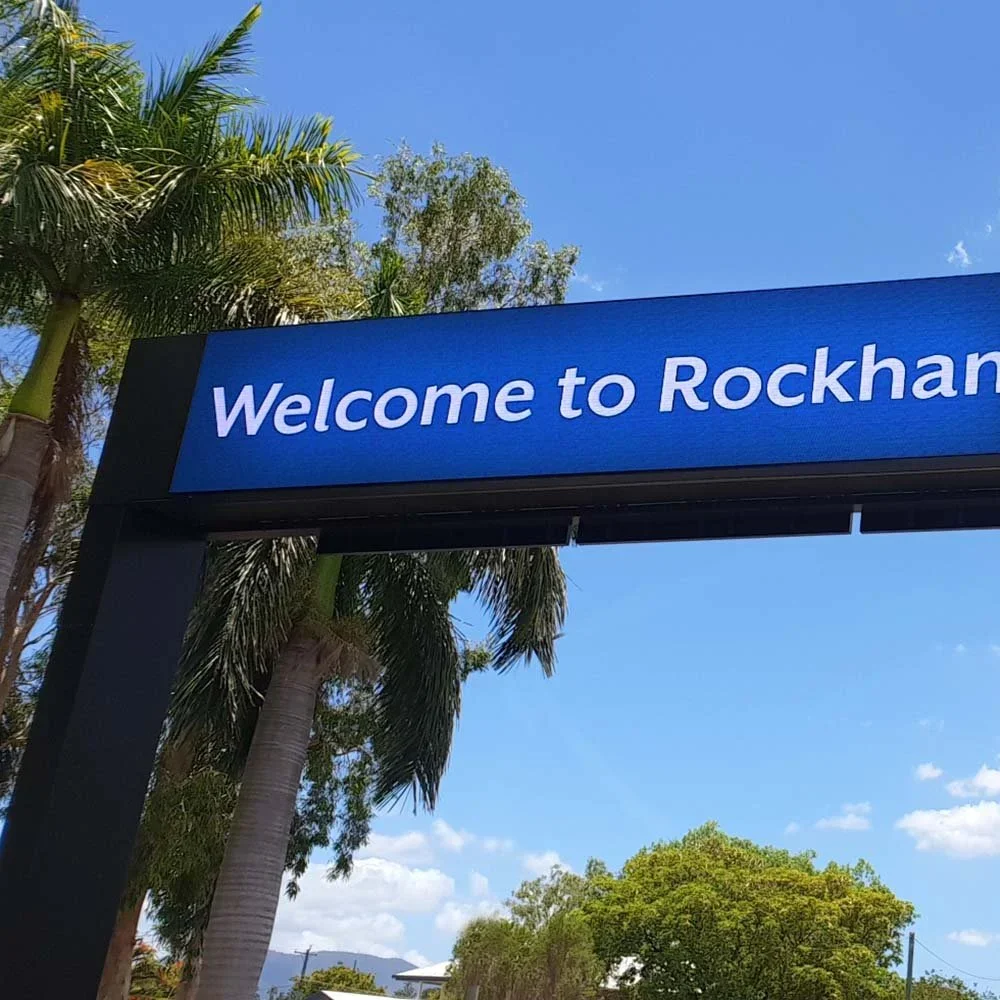 rockhampton-airport-entrance-gateway-electronic-digital-billboard-sign.webp