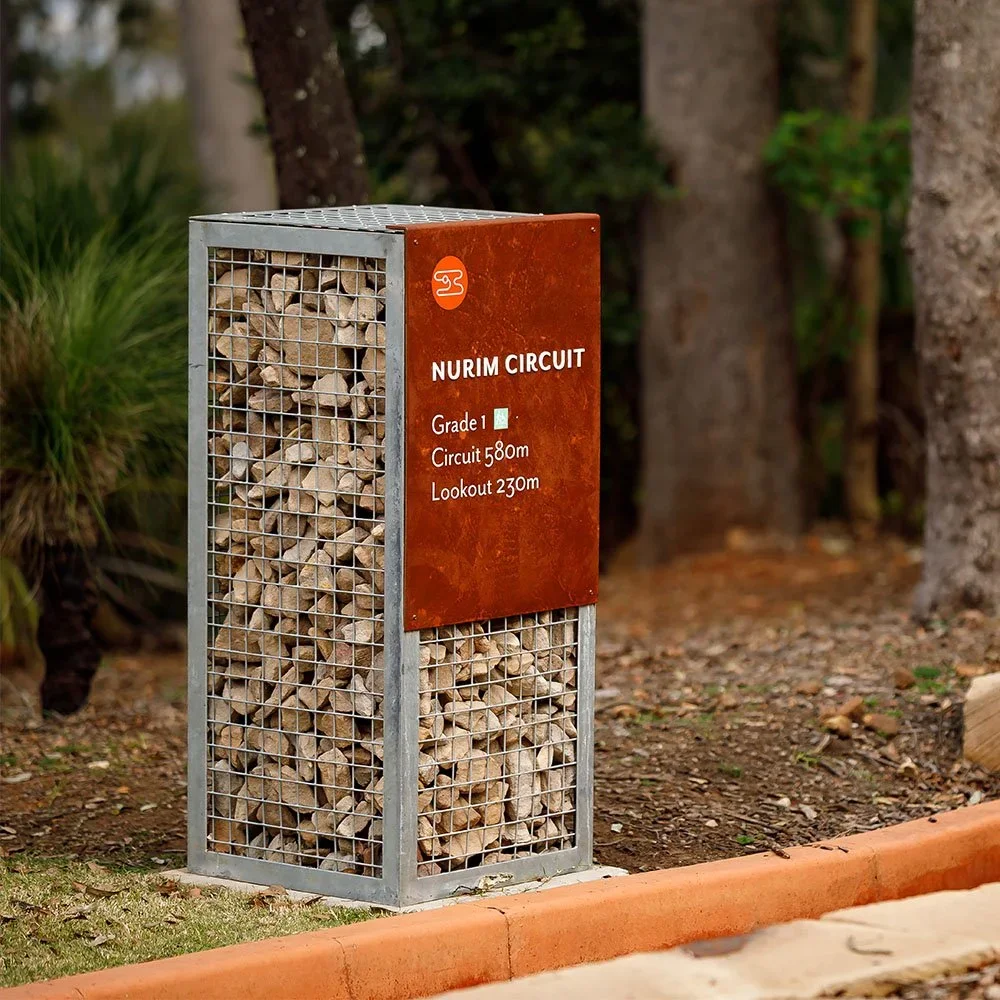rockhampton-regional-council-facility-signage-trail-marker-sign.webp
