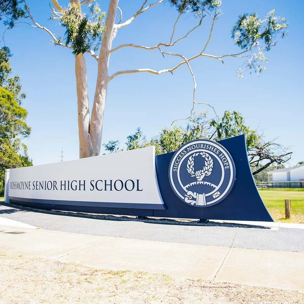 rossmoyne-senior-high-school-entrance-wall-sign.webp