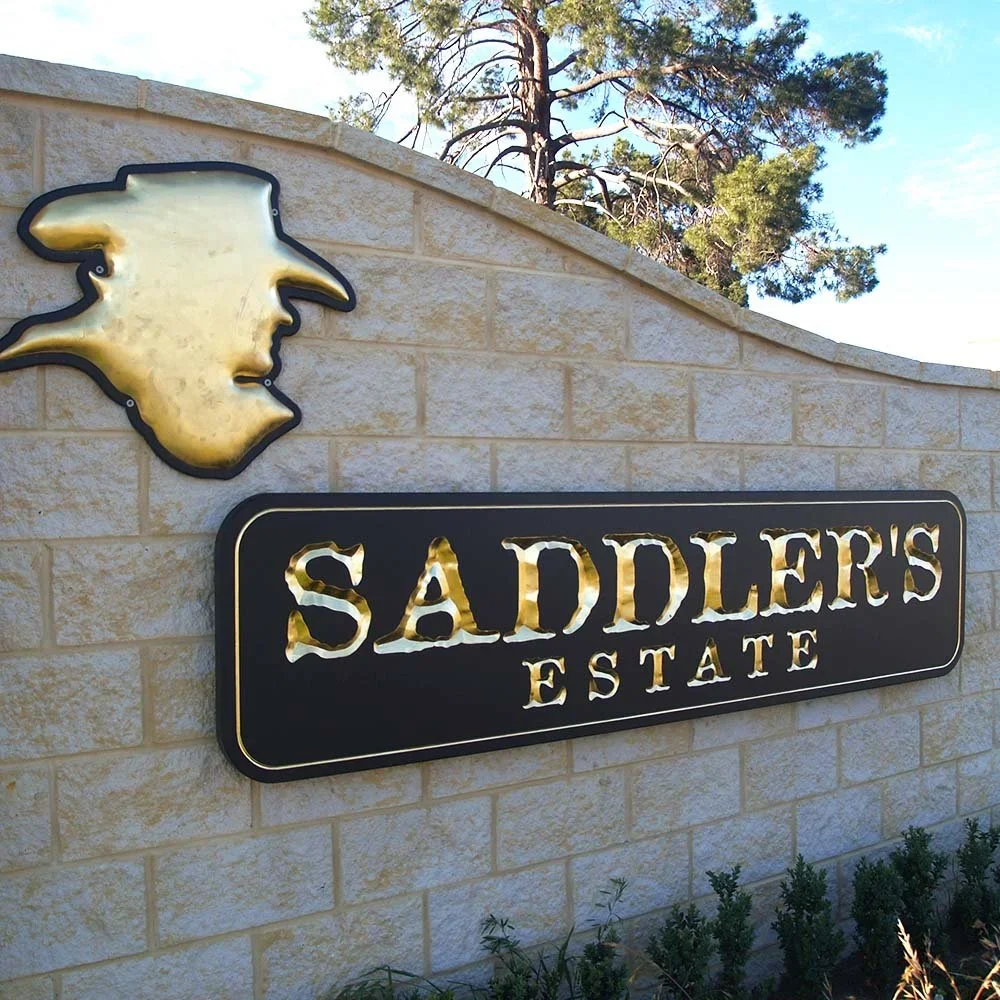 saddlers-estate-tenterfield-housing-development-entry-sign.webp