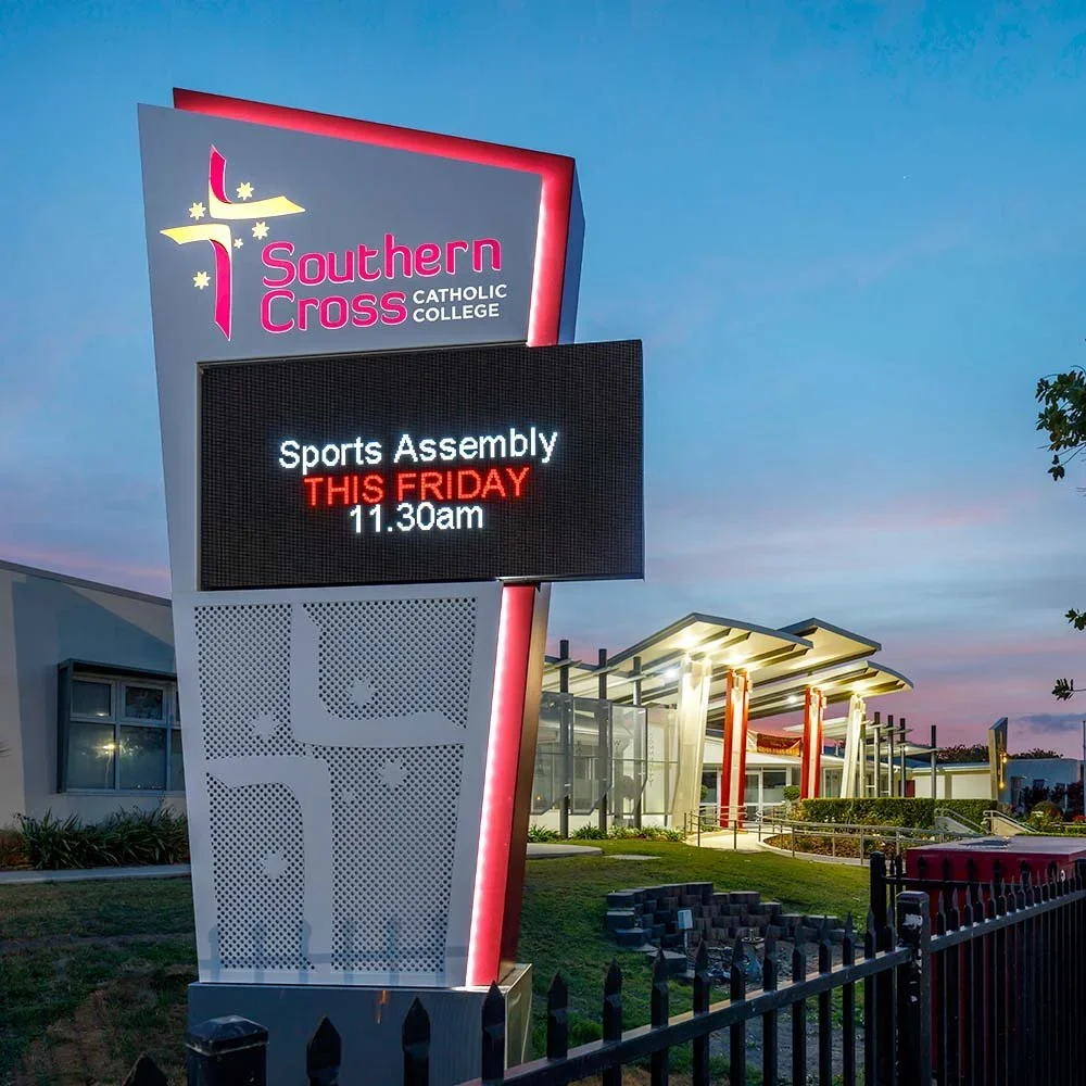 southern-cross-catholic-college-annandale-led-pylon-sign.webp