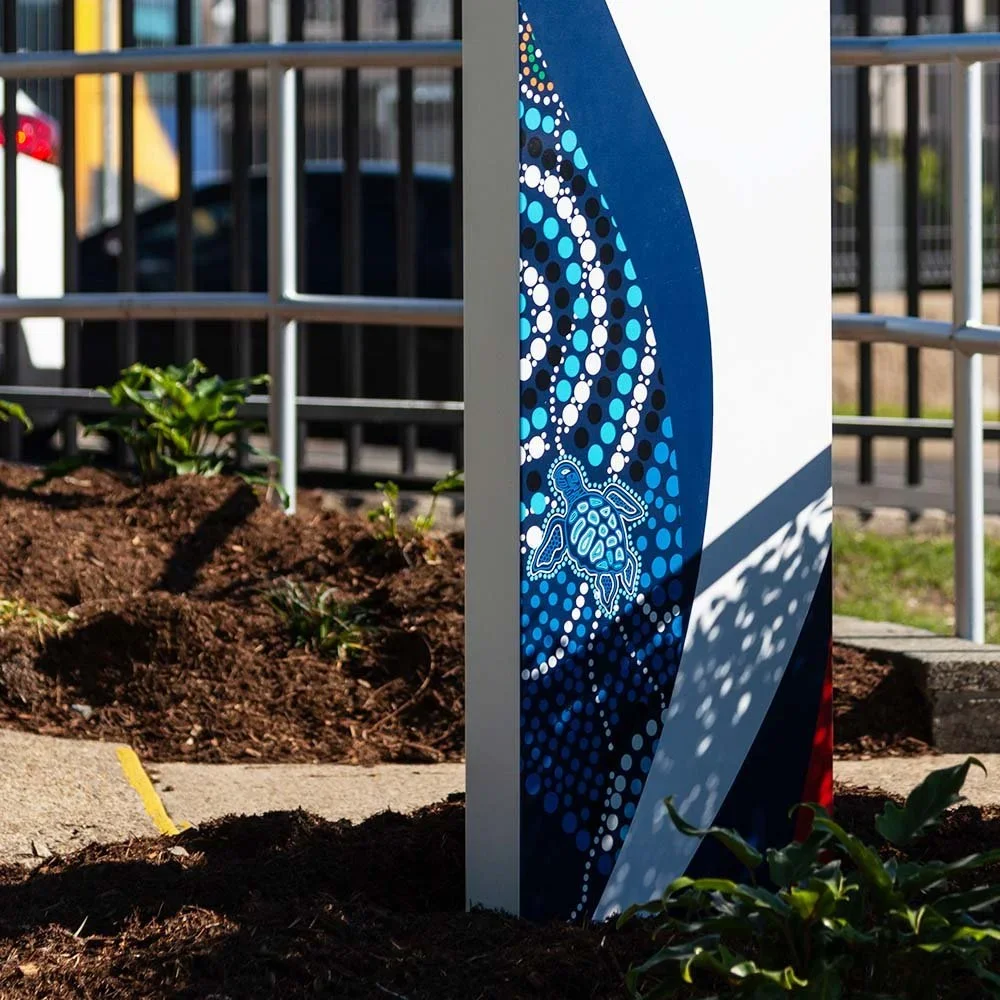 southport-state-school-directional-signage-indigenous-artwork.webp
