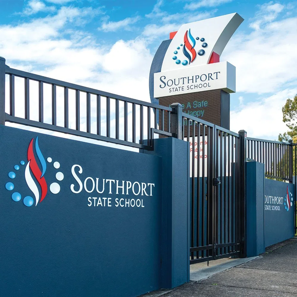 southport-state-school-wayfinding-system-electronic-message-board.webp