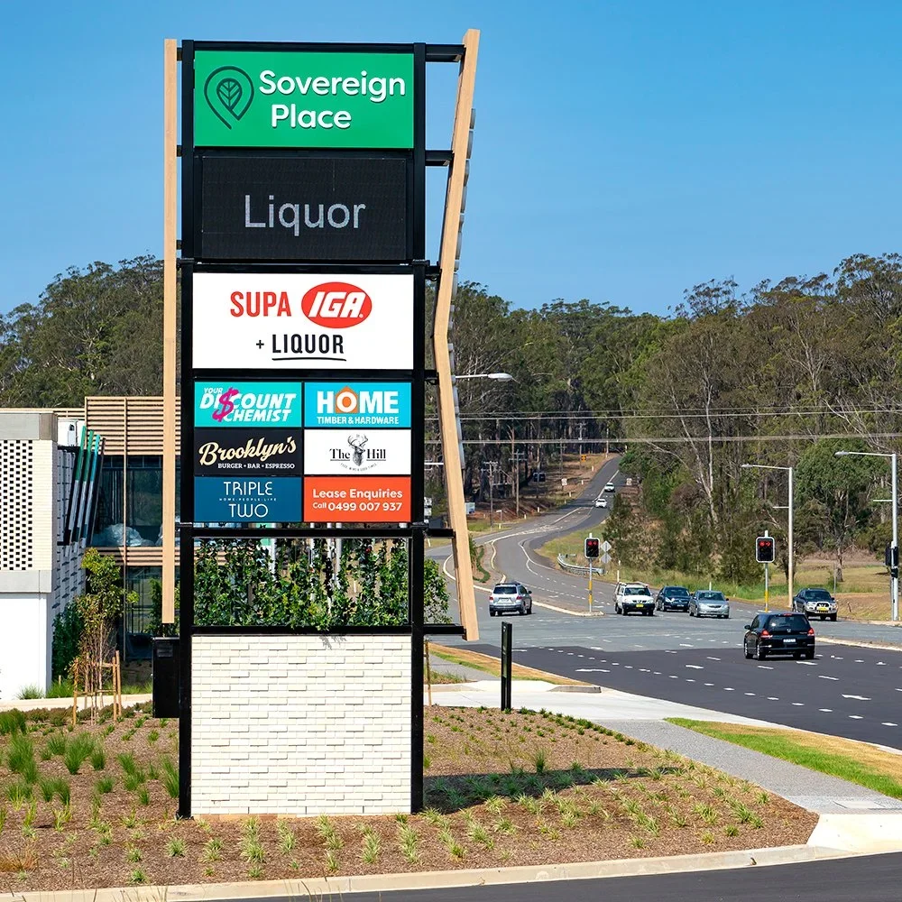 sovereign-place-led-message-board-illuminated-pylon.webp