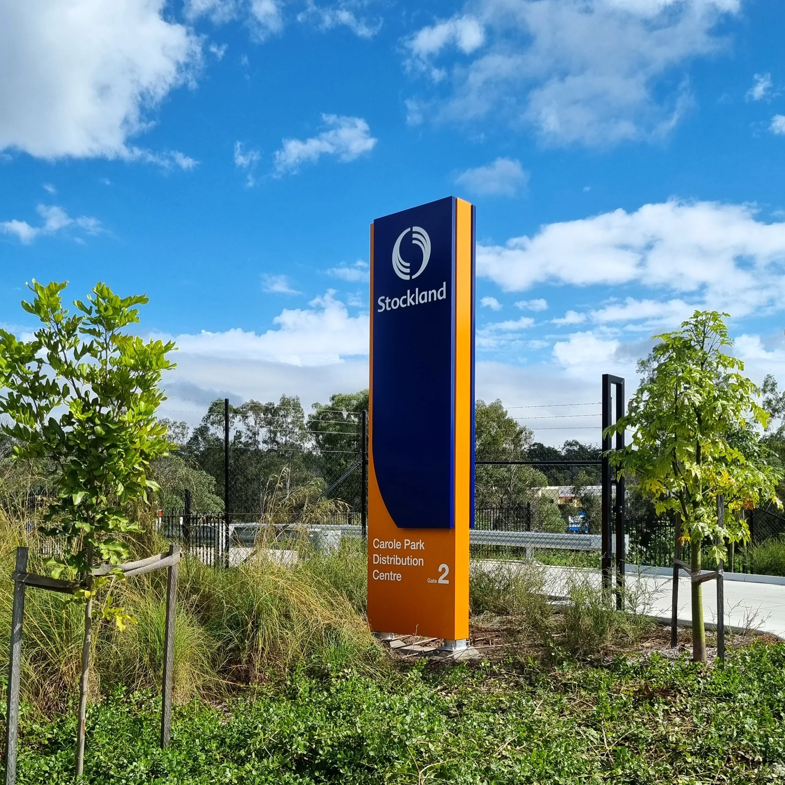 stockland-carole-park-entrance-pylon-sign.webp