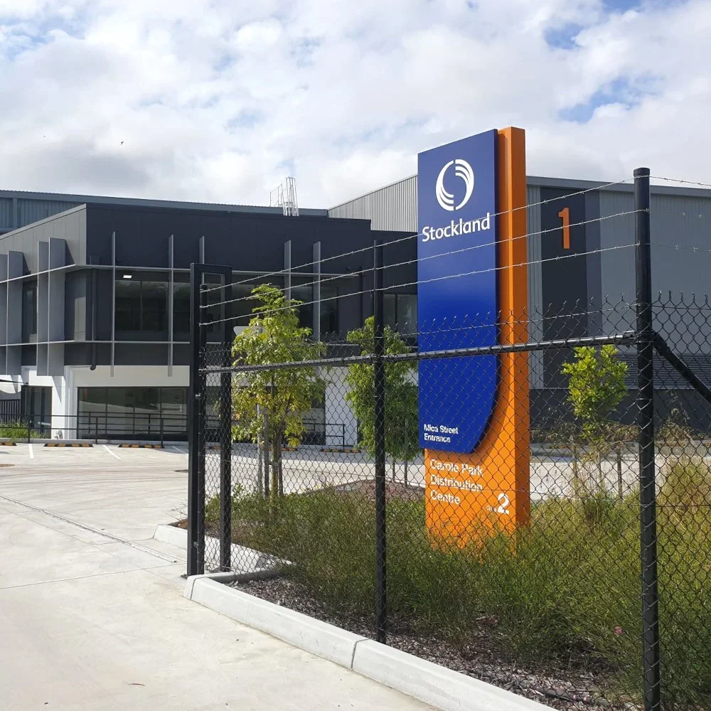 stockland-logistics-carole-park-wayfinding-vehicular-pylon-sign.webp