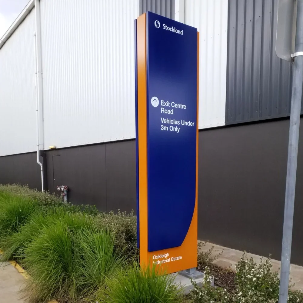 stockland-logistics-parks-directional-fabricated-signs.webp
