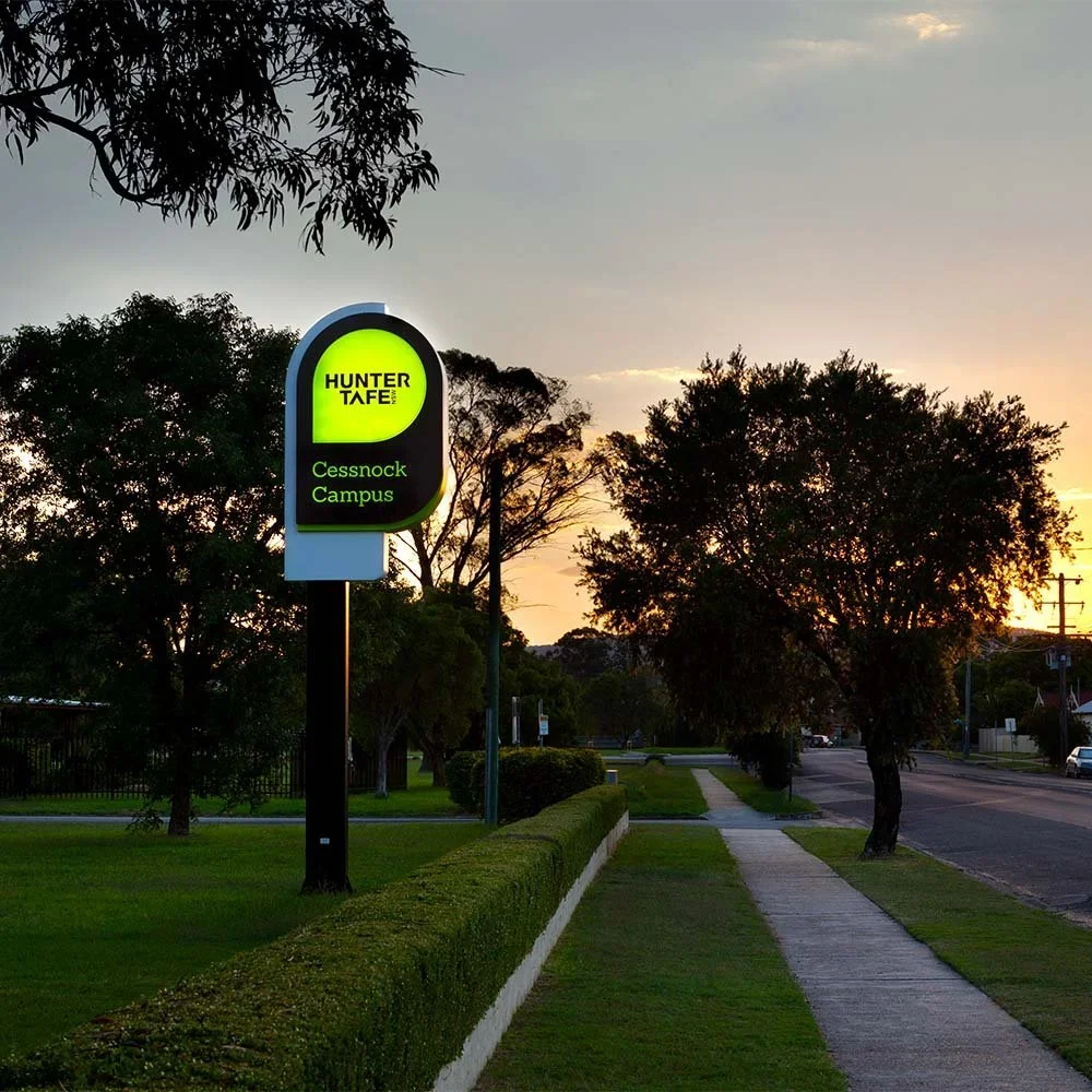 tafe-nsw-cessnock-illuminated-pylon-sign.webp