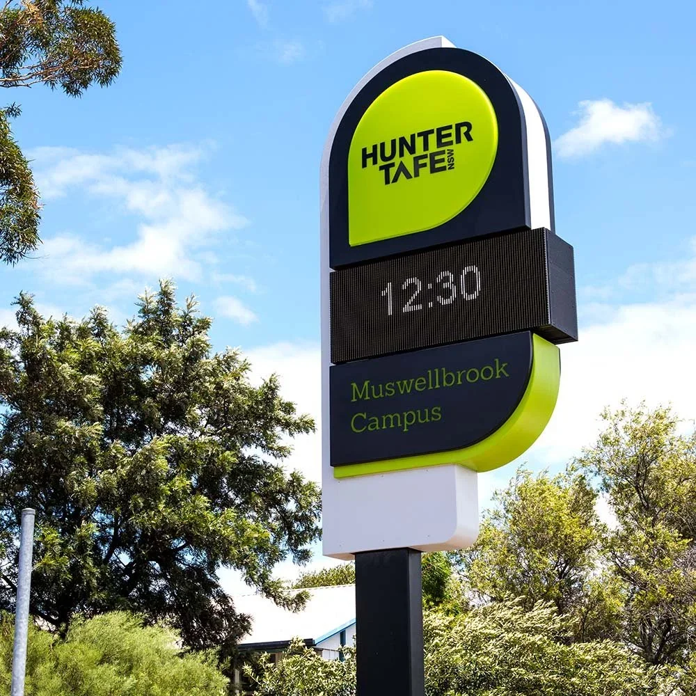 tafe-nsw-muswellbrook-electronic-message-board-sign.webp