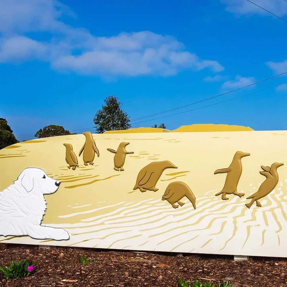 warrnambool-entry-sign-maremma-dog-and-penguins-middle-island.webp
