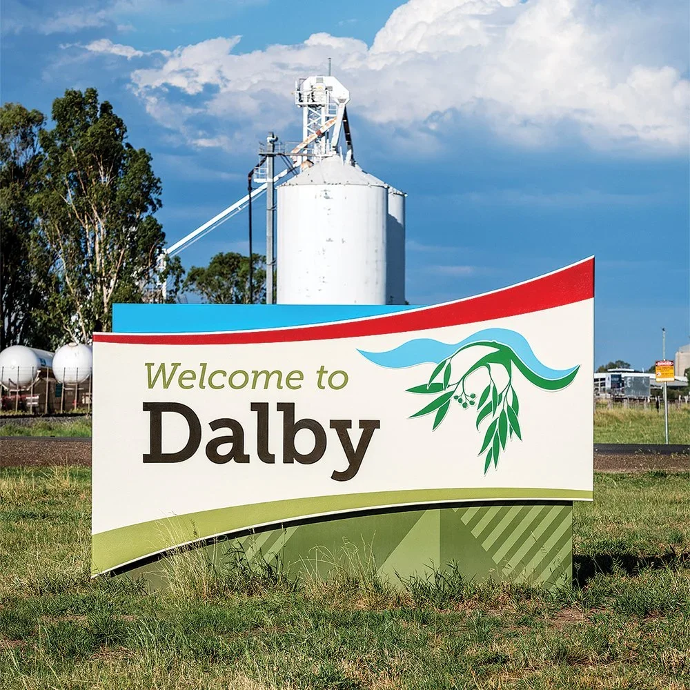 western-downs-regional-council-frangible-plinth-town-welcome-sign.webp