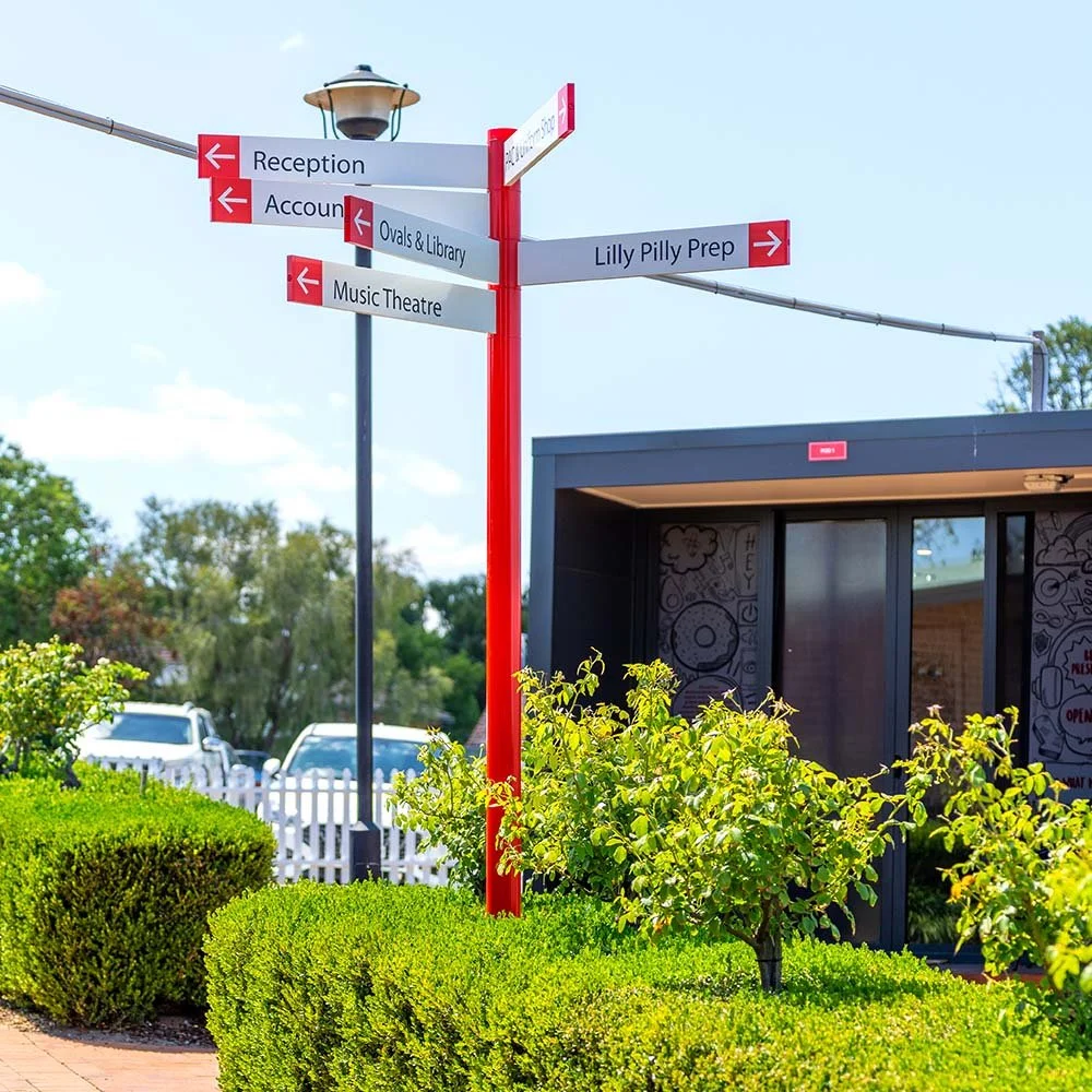 carinya-cs-finger-pole-wayfinding-signage.jpg