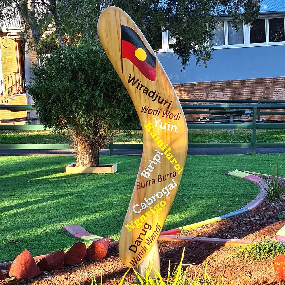 busby-public-school-didgeridoo-totem-sign.jpg